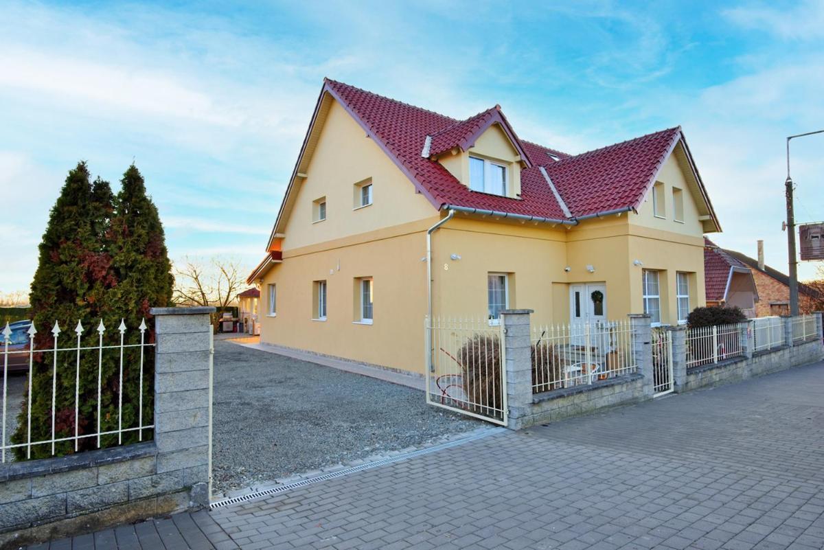 Palmy Apartmanhouse Maglod Exteriör bild